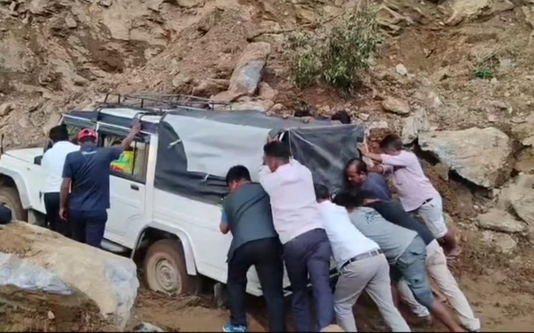 वालिङ-हुवास सडक: एक महिनाको बन्दले पनि अधुरै, दक्षिणी पर्वतका बासिन्दा मारमा