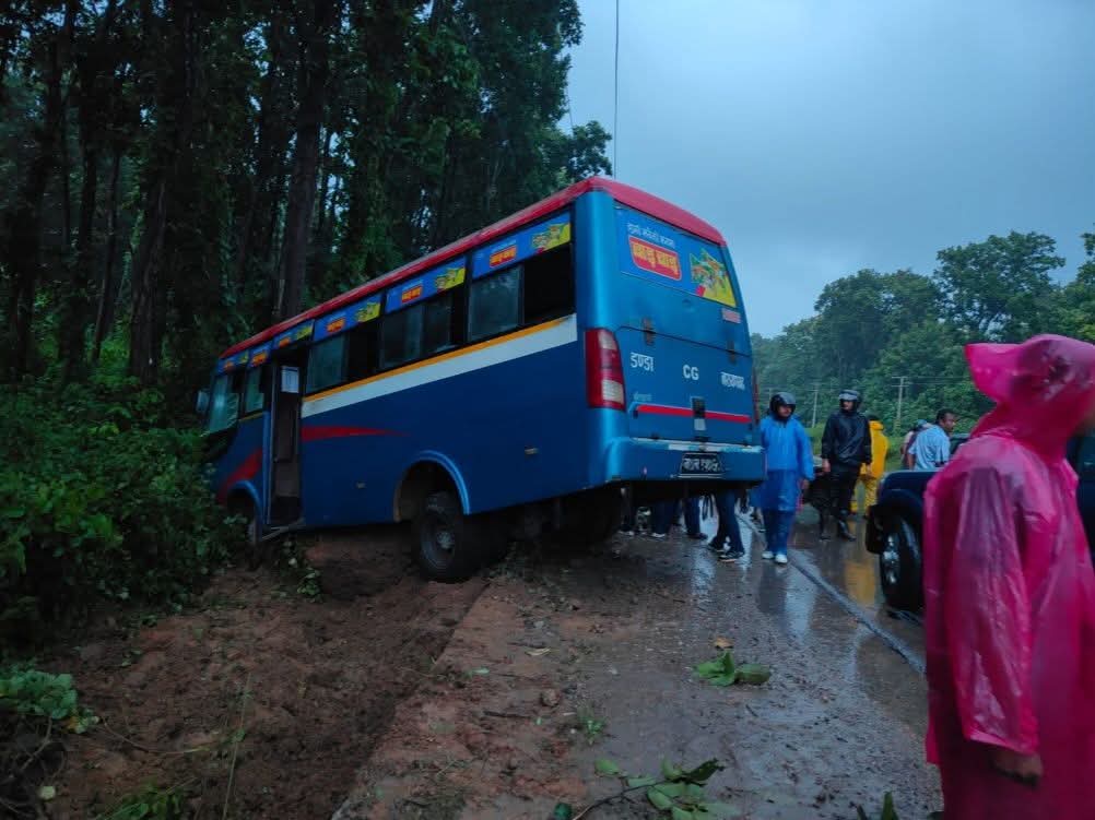 कावासोतीमा यात्रुबाहक बस दुर्घटना, १५ जना घाइते