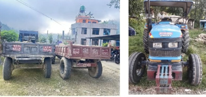 नदिजन्य पदार्थ ओसार पसारमा संलग्न ट्याक्टरहरू प्रहरीको नियन्त्रणमा ।