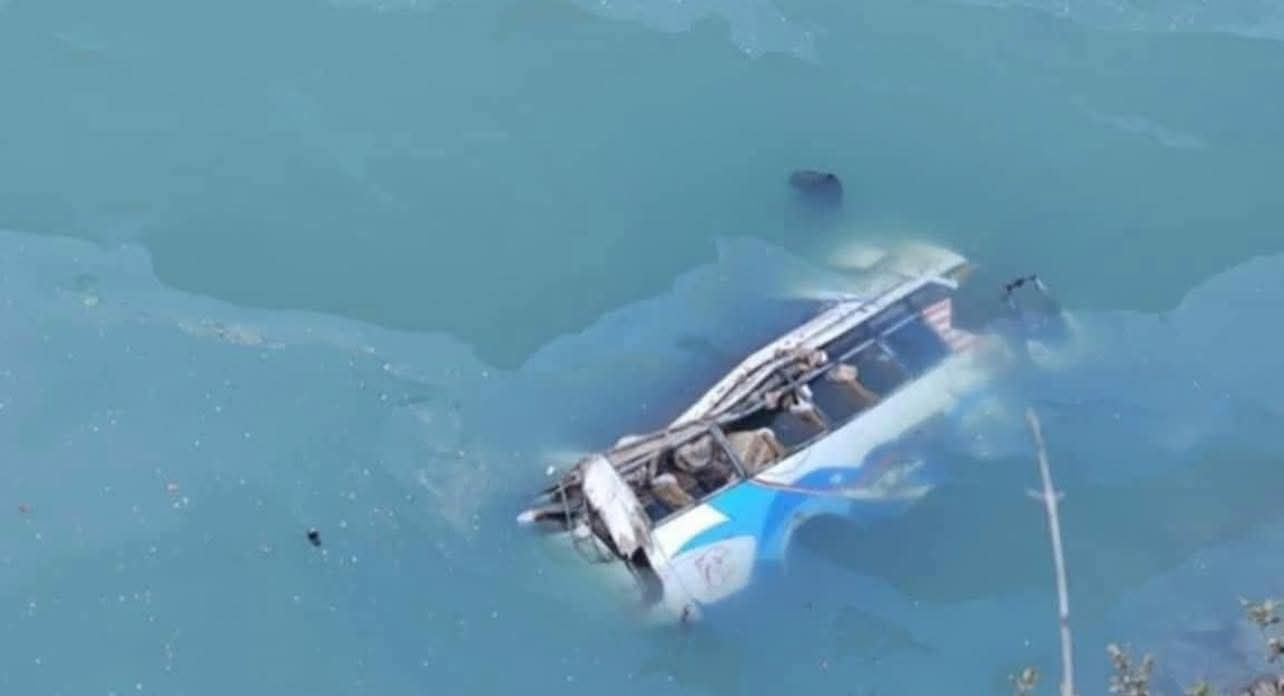 रामेछापको मन्थलीमा गाडी दुर्घटना,तामाकोसीमा खस्यो गाडी