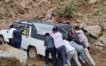 वालिङ-हुवास सडक: एक महिनाको बन्दले पनि  अधुरै, दक्षिणी पर्वतका बासिन्दा मारमा