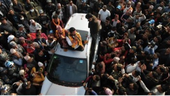 काम गर्न सकेनौं भने त्यही घण्टीले हामीलाई नै बजाउनुस्" : वालिङमा रवि लामिछानेको गर्जन