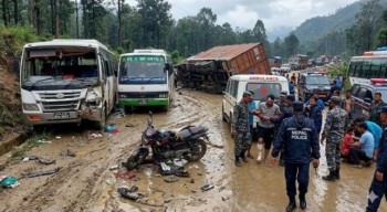 नवलपुरको दाउन्नेमा भारतीय कन्टेनरको ठक्करबाट नौ जना घाइते, दुईको अवस्था गम्भीर
