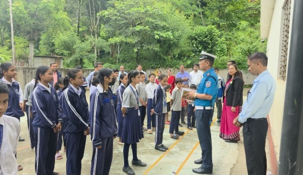 वालिङको लक्ष्मी सेकेन्डरी स्कुलमा ट्राफिक सचेतना कार्यक्रम सम्पन्न