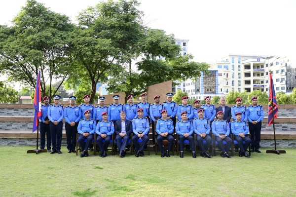 पाँच जना प्रहरी नायव महानिरीक्षकहरू दर्ज्यानी चिन्हद्वारा सुशोभित