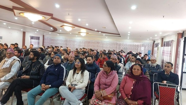 आफ्ना मतदाता खोज्दै रुपन्देही पुगे स्याङ्जा २ का रास्वपाका उम्मेदवार  झविलाल डुम्रे